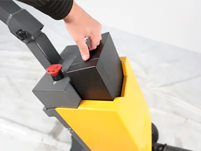 Handgeführter Elektroschlepper VEV10H-Li – Produktansicht 4